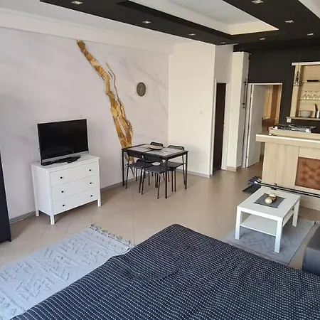 Art Apartment *